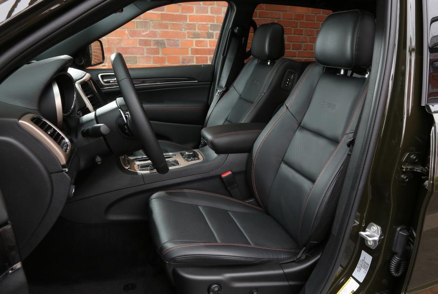 Интерьер Jeep Grand Cherokee 75th Anniversary (WK2) 2016 года  (WW) (фото 5 из 16)